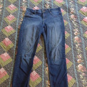 Stretchy, skinny jeans